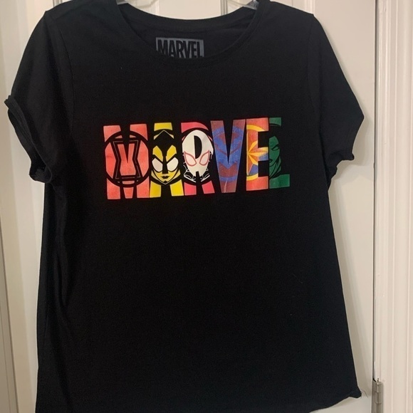 Marvel T-shirt size large black great graphic cap sleeves excellent condition - Picture 1 of 6